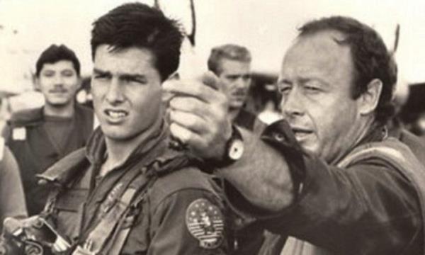 Yl 1986. Ynetmen Tony Scott ve ekibi, Top Gun'n ekimleri iin dnyann en uzun uak gemisi, 342 metrelik USS Enterprise CVN-65'in gvertesinde alyor.