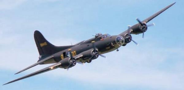 <p><b>Memphis Belle (1990) </b></p>  1990 yapm Memphis Belle, kinci Dnya Sava'nda eitli grevlerde yer alan bir Boeing B-17 bombardman uann ve onun 10 kiilik mrettebatnn bandan geen olaylar konu alyor. Barollerinde Matthew Modine, Eric Stoltz ve Harry Connick'in oynad film, 1943'te gsterime giren "Memphis Belle: Uan Bir Kalenin Hikyesi" belgeselinin kurgulanm hali.  <p><b>IMDB Notu: 6.8 / 10</b></p>