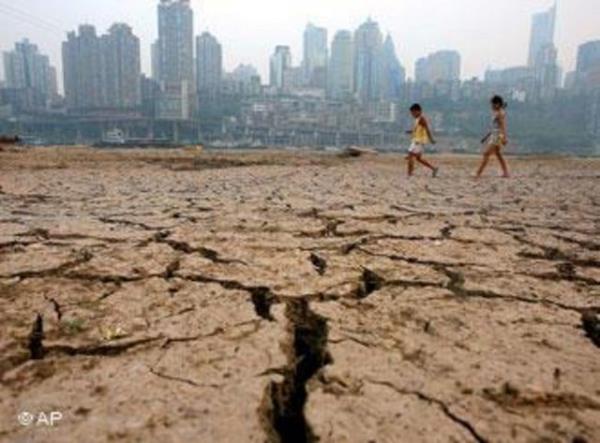 ABD Ulusal Okyanus ve Atmosfer Dairesi, 2012 ylnn dnyann en scak 10 yl listesine girdiini ve rekor seviyede buzul erimesi yaandn aklad