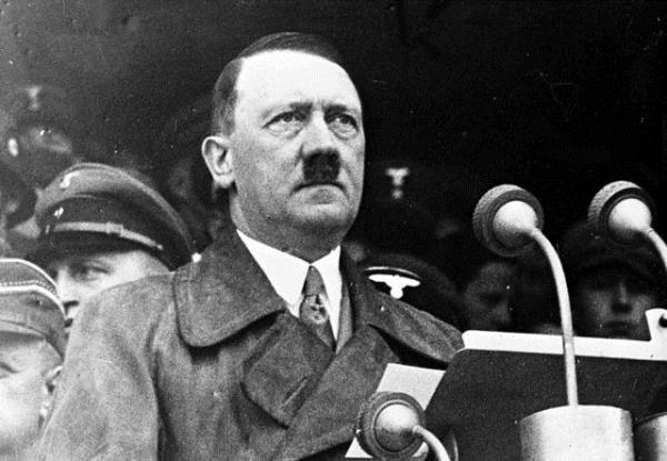 Adolf Hitler<p>  Hkmdarlk Sresi:1933-1945<p>  Almanya'da iktidar olan Alman rkndan olmayan insanlar zorla ikencelerle lene dek altryordu. 'stn rk' yaratma plan dahilinde Hitler bu sebeple tam 11 milyon insan katletti.