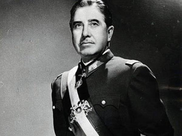 Augusto Pinochet<p>  Hkmdarlk Sresi: 1973-1990<p>  Amerika desteiyle ili'de Allande hkmetini deviren Pinochet, 35 bin kiiye ikence yaparak ldrd.