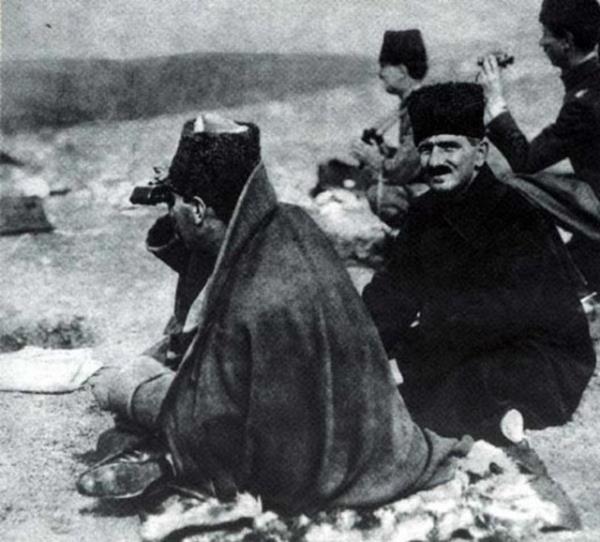 Sakarya Meydan Muharebesi'nin sonunda neler olmutur?  Mustafa Kemal'e menejerlik ve gazilik nvan verildi. (Sinan 8. snf)