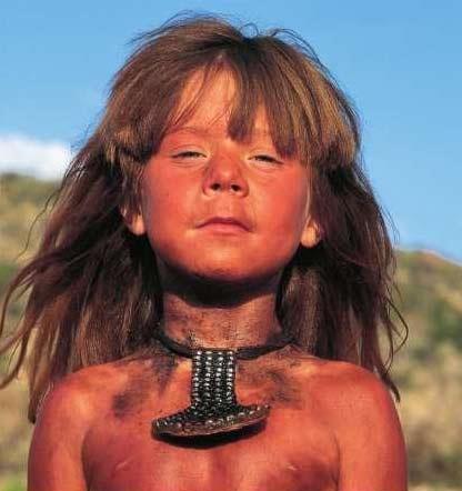 Tippi, Paris'e tandktan sonra modern hayata bir sre ayak uyduramyor. Okula gidemiyor ve eve zel bir retmen geliyor. nk leoparlar ve fillerle oynayan Tippi yatlaryla oynayamyor.