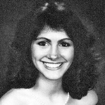 Julia Roberts 1985 ylnda Campbell Lisesi'nden mezun olduunda...