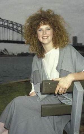 Nicole Kidman henz dnyann tand bir yldz olmadan nce byle grnyordu.