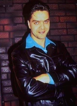 Beyazt ztrk de 20'li yalarnn ilk yarsndan beri mikrofon banda.