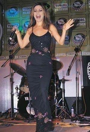 zel de gencecik yandan beri sahnelerde.