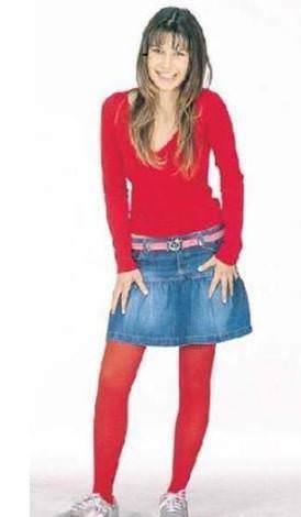 Bu da gnmzn en parlak yldzlarndan Beren Saat... Bugnn prl prl parlayan gen kadnndan henz eser yok bu fotorafta.