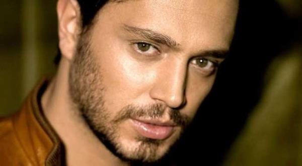 Boz fotorafn altna, "Ben Merinos Koyu'nu tadnda kvrck iken sene 2001" notunu dt.