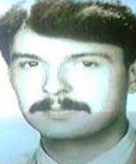 Fotoraftaki bu adam gnmzn en nl ve renkli arkclarndan biri. Elbette imdiki grntsnn bu fotoraftakiyle en kk bir benzerlii yok.