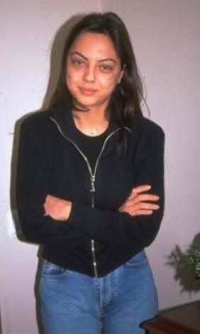 Ebru Gnde sesiyle milyonlarn kalbini fethettiinde ok genti ve grnts de bugnknden farklyd.