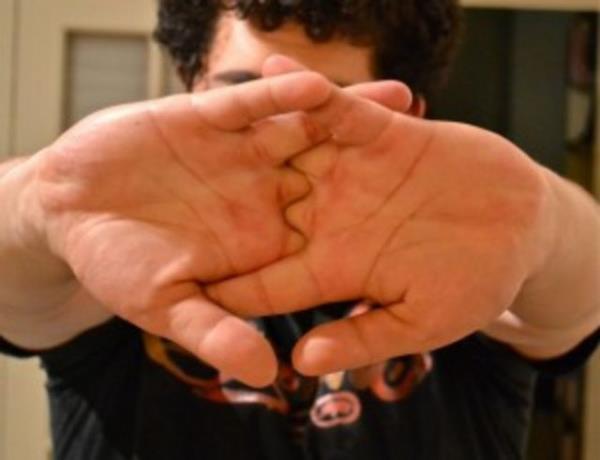 Bu kapsln iinde kemiklerin hareketleri srasnda buralar yalayan bir sv vardr.