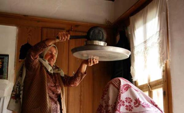 Kurun<br>    Halk arasnda yaygn olan kurun dktrmenin, kiiyi nazardan koruyacana ya da bana gelen bir ktlk varsa, bu durumdan kurtulacana inanlr.