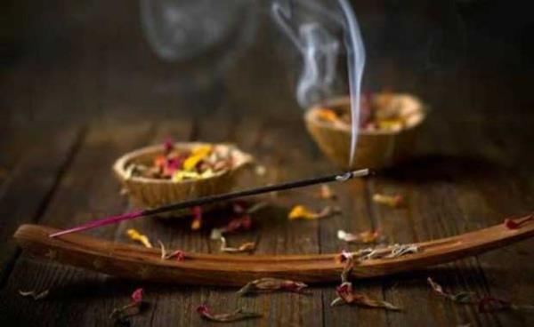 Tts<br>    Nazar dedii inanlan kiinin evinde tts yaklr