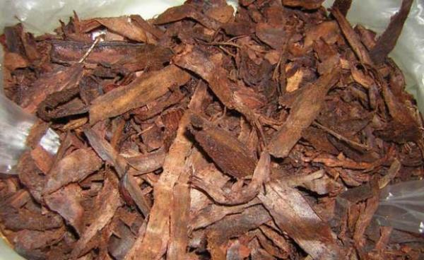 Pohur<br>    Kabuu yakldnda nazardan koruyacana inanlan bitkidir.