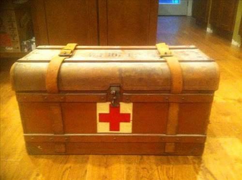 ou insan tavan aralarn kullanmadmz atl eyalarmz depoladmz karanlk ve tozlu yerler olarak dnr.