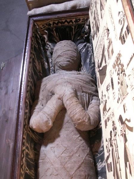 Wolfgang Kettler, merhum babasnn 1950'li yllarda Msr'a gittiini, yolculuunun hemen ardndan da Almanya'daki evine gizemli bir kargo geldiini syledi.