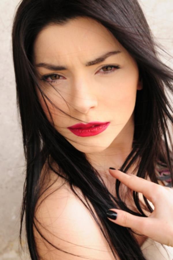 Merve Boluur 16 Eyll 1987, stanbul