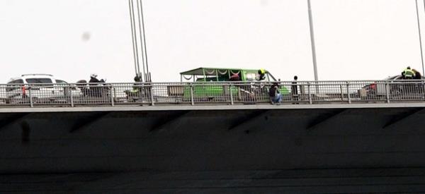 ntihar giriiminden vazgeen kii, Cumhurbakan Erdoan'n yanna gitti.