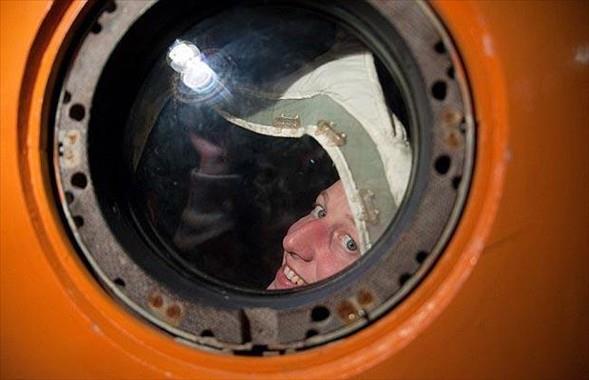 K�z�l gezegene yolculu�un 6 ay s�rmesi planlan�yor. Astronotlar�n Mars'ta ise 18 ay kalmas� bekleniyor. 6 ay da d�n�� yolculu�u s�recek. Yani gidi�-d�n��-kal�� s�resi toplam 30 aya denk gelecek.