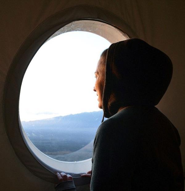 Deney s�resince 6 astronot 93 bin metrekarelik bir alanda taze yiyecek olmadan, aileleriyle fiziksel temaslar� bulunmadan ya�ayacak.