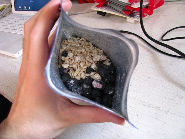 Mars'a gidecek astronotlara 100'e yak�n �e�it sunulmas� planlan�yor. Ancak t�m bunlar�n haz�rlanmas�, dondurulmas� ya da kurutulmas� i�in en az�ndan 2 y�l gerekiyor. Ayr�ca bu yiyeceklerin seyahatten �nce test edilmesi ve astronotlar taraf�ndan onaylanmas� da s�z konusu.