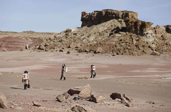 Bug�n Gazetesi'nin haberine g�re Adaylar�n hem yaz�l� a��klamayla kendilerini tan�tmalar� hem de k�sa bir videoyla neden b�yle bir i�e giri�tiklerini anlatmalar� isteniyor. 24 ya��ndaki Fatih �am ba�vurusuna, “Ben askerim, hayatta kalmay� bilirim” notu d��erken, 19 ya��ndaki elektronik m�hendisli�i ��rencisi Deniz, maceradan ho�land���n� vurgulam��.