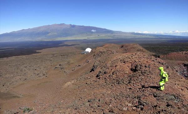 ABD'nin Hawaii eyaletinde olu�turulan kamp alan�ndaki deneyin ba�ar� ile sonu�lanmas� durumunda Mars'a benzer bir seferin 3 y�l i�inde yap�labilece�i belirtiliyor.