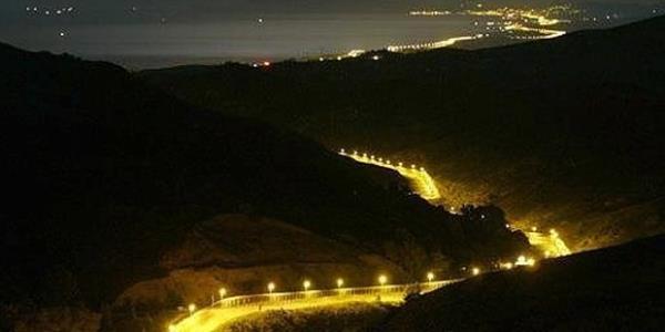 �spanya - Fas s�n�r�. Kuzey Afrika'da yer alan �spanya �ehri Ceuta ile Fas aras�ndaki s�n�r. S�n�r, yasad��� g�� ve ka�ak��l��� �nlemek i�in �spanya taraf�ndan 3 metre y�ksekli�indeki tellerle �r�ld�