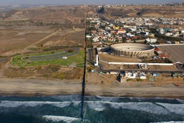 Amerika Birle�ik Devletleri (sa�da) ve Meksika (solda).