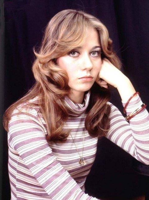 Daha sonra Mnir zkul ile Adile Nait'in barollerini paylat filmlerde mahzun durulu gen kz karakterlerini canlandrd.