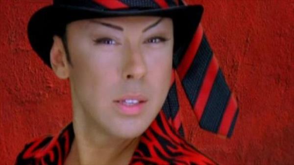 ZOR KURTULDU<br>  VJ Blent olarak bilinen TV'de mzik program sunucusu Blent ark, getiimiz gnlerde ili'de bulunan ikametine doru gece yars yrd srada Abide-i Hrriyet Caddesi zerinde iki motosikletli tarafndan yolu kesilmiti.