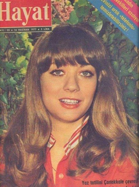 Esen, 1974 ylnda herkes onu Siyah - Beyaz TV ekrannda gizli akn iine atan gen kz olarak tand.