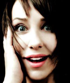 Melda Gr: Grubun en tannan ismi oldu. mzik kariyerinin yannda oyuncu olarak yer ald tiyatro ve televizyon projeleriyle de kariyerine devam ediyor.