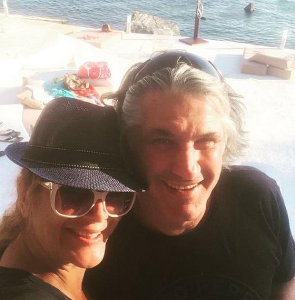 Yeim Tan&#8217;la objektife poz veren Kenan Kalav hayranlaryla sohbet etti.