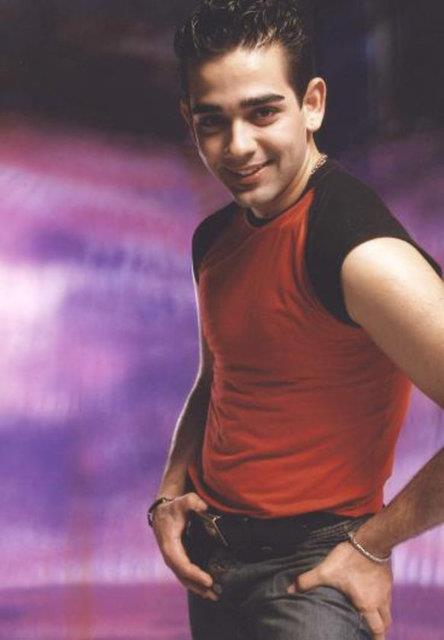 Esin kaynan Big Brother adl yapmdan alan yarmada bir evde yaamaya alan genler, elenmeden finale kadar gelip sonra da para dln kazanabilmek iin mcadele ediyorlard.