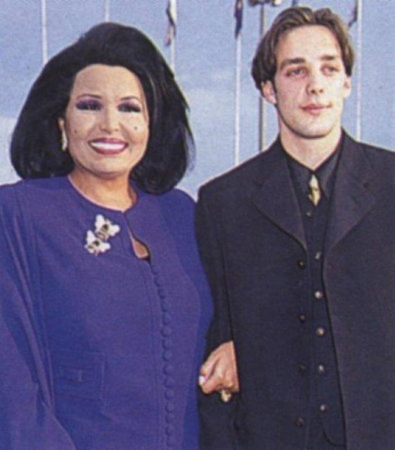 nl sanat Blent Ersoy 1999 ylnda Cem Adler'le evlenmiti.