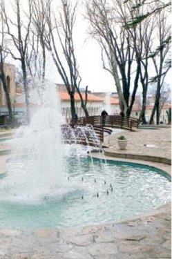 <p><b>GLHANE</b></p>  Adn Topkap Saray'nn gl bahelerinden alan Glhane Park, Trk tarihinde demokratiklemenin somut admnn atld yer. Tanzimat Ferman, 3 Kasm 1839'da Glhane Park'nda okunmu. Bugn Glhane Park'nda bata turistler olmak zere, stanbul'un her kesiminden insana rastlayabilirsiniz. Sarayburnu'nu izleyebilir, Ayasofya'nn karsndan kalkan faytonlarla Glhane Park'nda adeta "sultan" misali gezintiye kabilirsiniz.