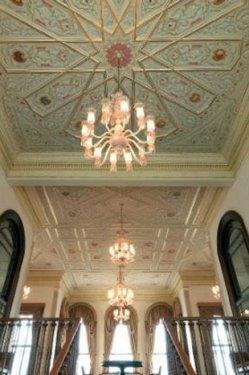 <p><b>ADLE SULTAN SARAYI</b></p>  Kandilli'de bulunan Adile Sultan Saray, Sultan Abdlaziz tarafndan 1876 ylnda Sarkis Balyan'a yaptrld. Saray evreleyen korulua sahil yolundaki kapsndan giriliyor. Saray, Adile Sultan tarafndan lmnden nce, 1899'da kz okulu olmas istei ile Milli Eitim'e baland. Kandilli Kz Lisesi olarak kullanld dnemde geirdii byk yangn sonrasnda restore edildi. Bahesinde Borsa Restaurant var.