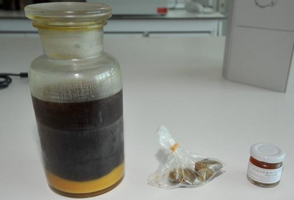 lkemizde propolis retimi, ekonomik olarak rekabet edilememesi nedeniyle ok kk miktarlarda olup, zellikle in, Brezilya ve Arjantin'den ithal propolisler tercih edilmektedir. Bizim amacmz, hem yerli propolis retmek, da bamll azaltmak hem de arclar iin ek bir gelir kaynaoluturmaktr.