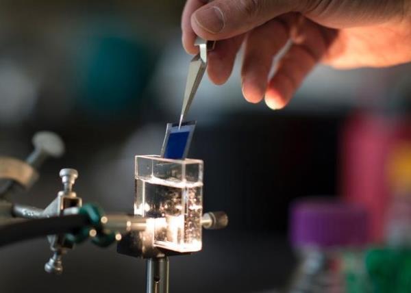 Harvard niversitesi Tp Fakltesi ve Kimya Blm'nn ortak almalar sonucunda gne enerjisi kullanlarak, sv bir yakt olan izopropanol retildi.