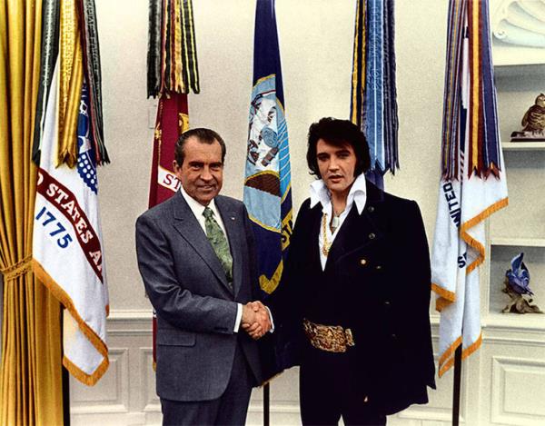 Richard Nixon  ve Elvis Presley (1970).