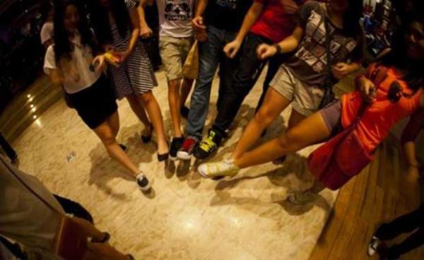 Sa ayak uzatma<br>    Arjantin'de tam gece yars sa ayanz ileri uzatrsanz, yla sa ayakla girmi olursunuz. Btn sene iyi geer.