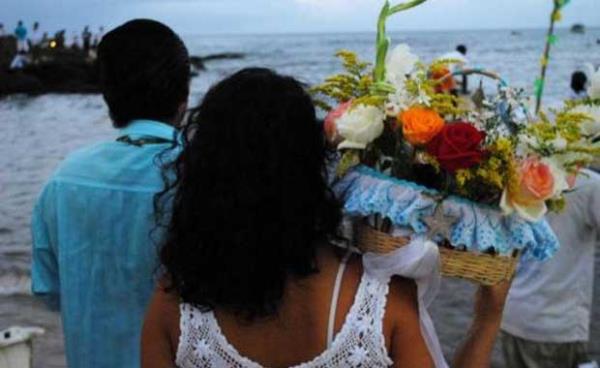 Su tanras<br>    Hazr deniz kysna gitmiken su tanras Lemanja'ya hediyeler, zellikle iekler sunmay da unutmayn.