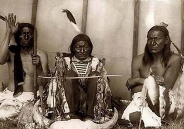 Kanada, Kzlderili dilinde 'byk ky' anlamna gelmektedir.