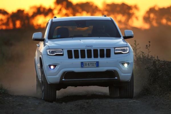 Jeep<br>  Jeep&#8217;in yln son frsatlarn sunduu kampanyas kapsamnda 91 bin TL&#8217;lik anahtar teslim fiyatna sahip olan 1.4 litre benzinli otomatik anzmanl Renegade modeli iin % 0 faizle 40 bin TL&#8217;ye kadar 18 ay varan vadeli kredi seenei bulunuyor.