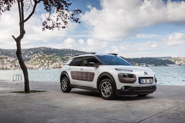 Citroen<br>  Citroen, kampanya kapsamnda C-Elysee&#8217;de 9.500 TL&#8217;ye, C4 Cactus&#8217;te 6.000 TL&#8217;ye, C4 modelinde 5.500 TL&#8217;ye, C4 Picasso modelinde ise 7.000 TL&#8217;ye varan indirim frsatlar sunuyor. C1, C3, C4, Grand C4 Picasso, C4 Cactus ve C-Elysee modellerinin tm versiyonlarnda 25.000 TL&#8217;lik kredi kullanmna 25 ay %0 faiz imkan sunuluyor