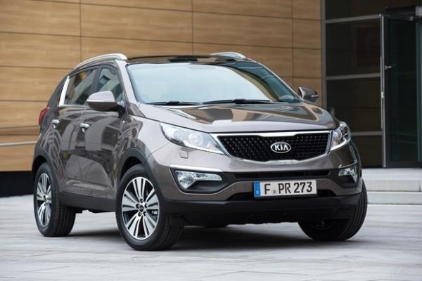 Kia<br>  Kia 2015 yln tm modellerinde yapt indirimlerle uurluyor. Sportage modelinde 3.000 TL ile 10.100 TL, cee&#8217;d modelinde 3.200 TL ile 5.700 TL arasnda, Rio serisindeyse 2.500 TL&#8217;ye varan indirimler uygulanyor.