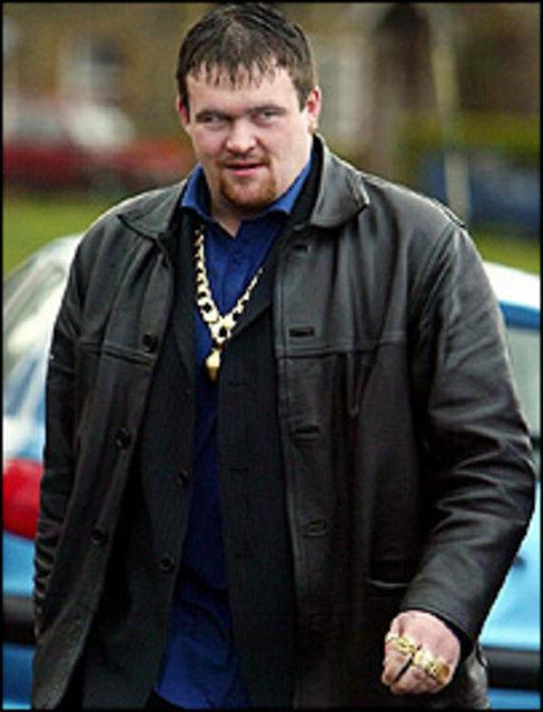 lk balarda ailesine ve arkadalarna hediyeler alan Carroll, sonrasnda uyuturucuya, arabalara, partilere ve kadnlara harcayarak parasn kaybetmeye balad.