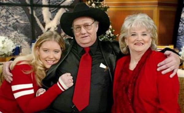 55 yandaki Whittaker, o zamanlar Diversified Enterprises Construction adl mimarlk firmasnn bandayd. Klasik bir Amerikan yaantsna sahipti ve bir milyon dolar bulan bir mal varl, iyi bir ailesi ve harika bir yaam vard. dl kazandktan sonra, eitli Hristiyan Cemiyetlerine kazancnn unu balad ve Jack Whittaker Foundation&#8217; kurup 14 milyonu da buraya yatrd.